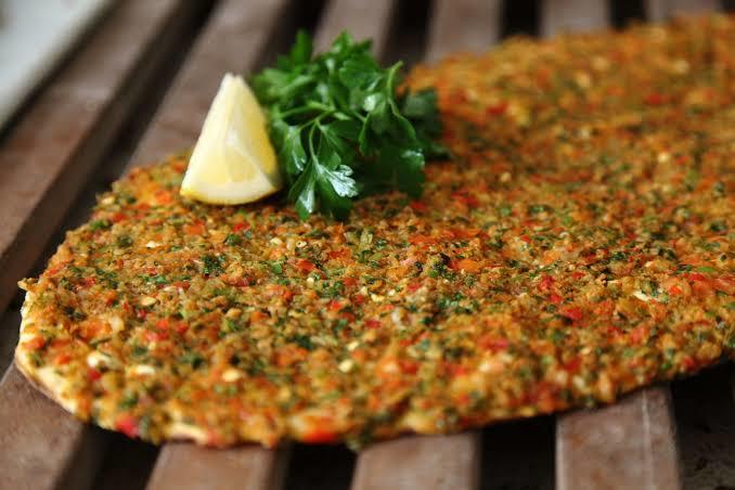 Sizce lahmacun soğanlı mıdaha güzel olur, yoksa soğansız mı?