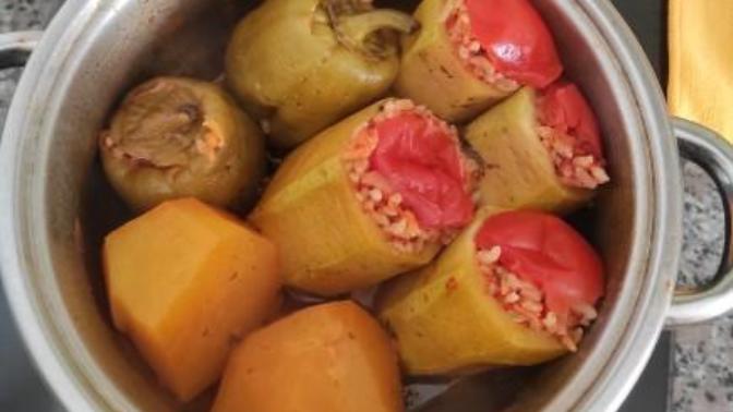 İftara ne yaptınız? Ben dolma yaptım. Bu arada yemeğim güzel görünüyor mu😋?