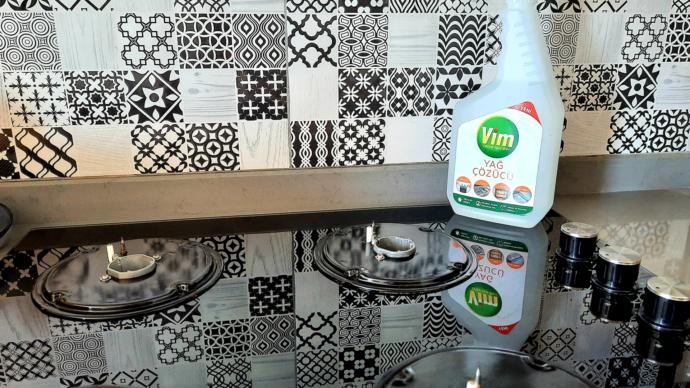 Vim Yağ Çözücü spreyle ocak temizliği