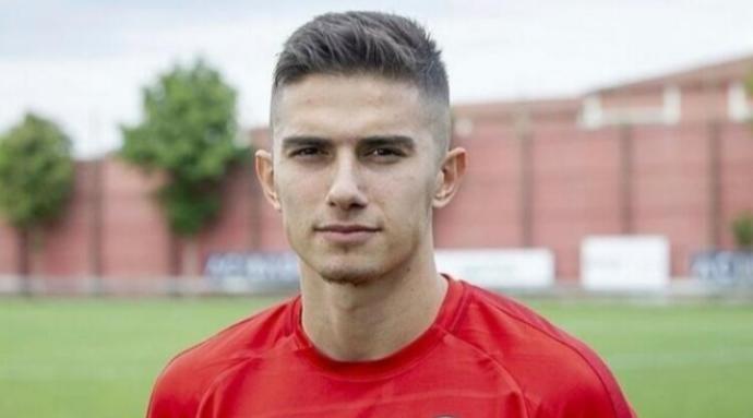 Berat Ayberk Özdemir sizce yakışıklı futbolcu mu?