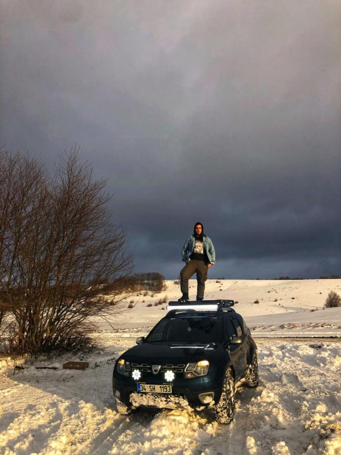 Hangi araba sizin manita?