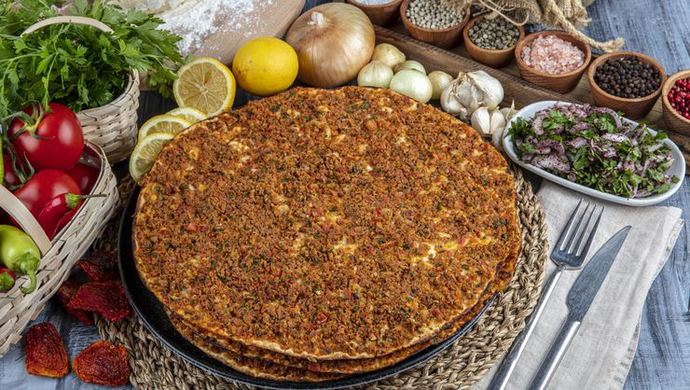 Gereğinden fazla abartıldığını düşündüğün yemek var mı?