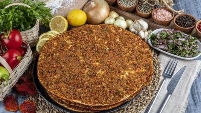Gereğinden fazla abartıldığını düşündüğün yemek var mı?