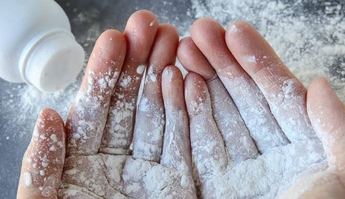 Duvardan guaj boyası nasıl çıkarılır?