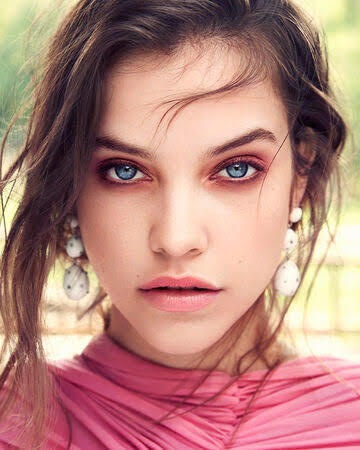 Monica Bellucci mi Barbara Palvin mi daha güzel ?