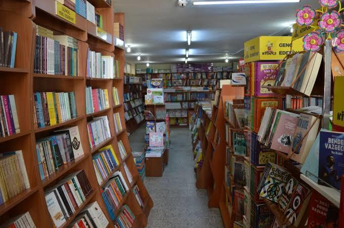 Kitap alışverişlerinizi kitapçıdan mı yoksa internetten mi yapmayı tercih edersiniz?