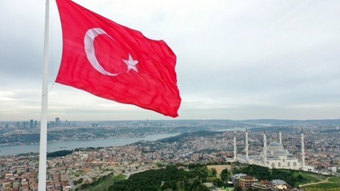 Çamlıca tepesine dünyanın en büyük Türk bayrağı dikilmesi ne kadar gerekliydi?