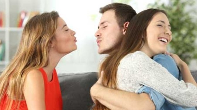 İlişki içinde sizi deneyen sevgiliyle birlikte olmaya devam eder misiniz?