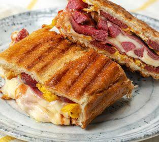 Hamburger mi tost mu?