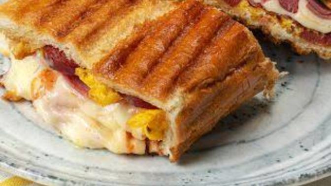 Hamburger mi tost mu?