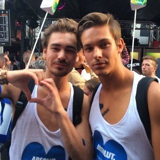 Hollanda vatandaşı olmak için gay evliliği yapar mısınız?