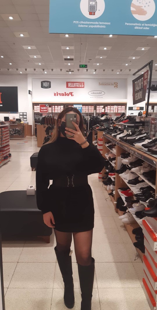 Bir akşam yemeği için elbisem sizce çok mu basit?