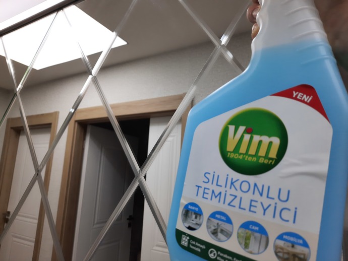 Cam ve aynaların temizliği için Vim Silikonlu Temizleyici'nin performansı nasıl?