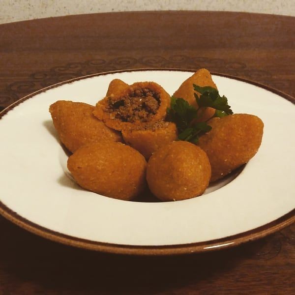İçli köfte elle mi yenir, yoksa çatalla mı?