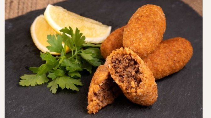 İçli köfte elle mi yenir, yoksa çatalla mı?