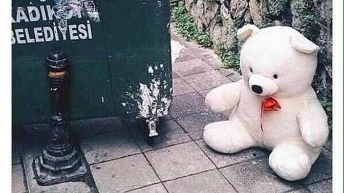 Aldığınız hediyenin çöpe atıldığını görseniz ne tepki verirsiniz?