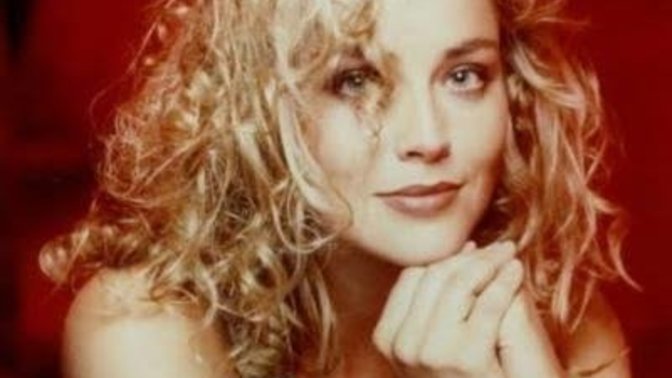 Sharon Stone mu Hande erçel mi daha güzel?