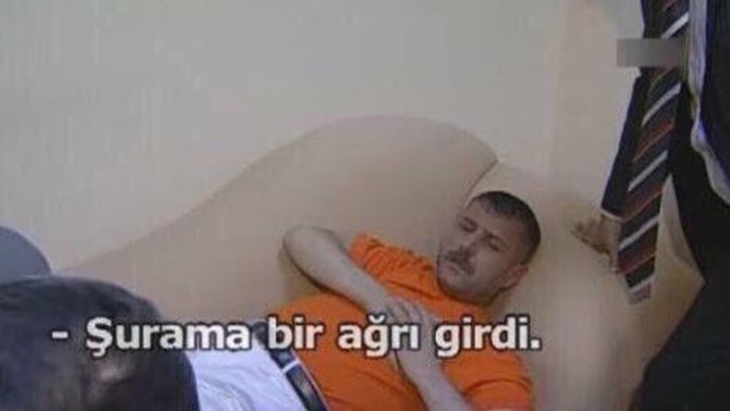 Azer Bülbül hayranı olduğum için sevgilim benden ayrıldı, ne yapıcam arkadaşlar?