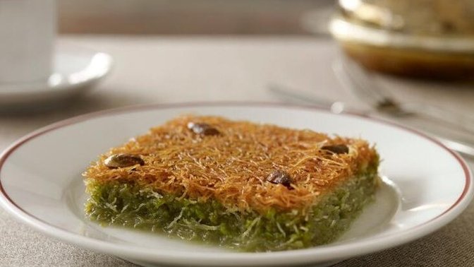 Kadayıf tatlısının yanında dondurma mı kaymak mı?