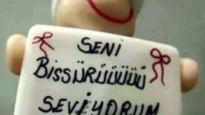 Seni seviyor muyum söyliyim mi?