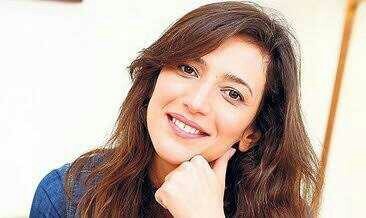 Fahriye Evcen burnunu neden yaptırmıyor sizce?