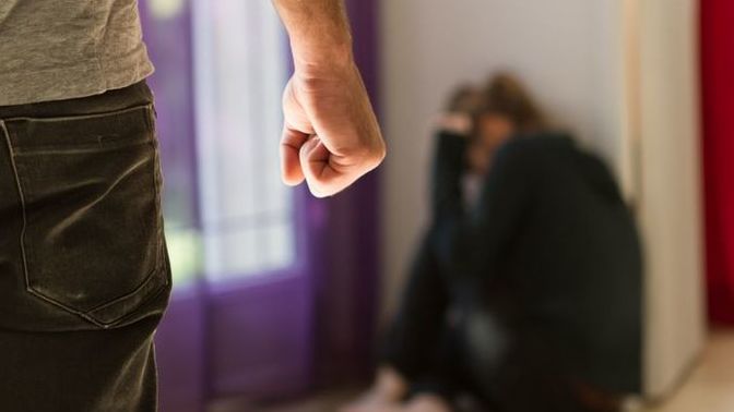 Eşim bana şiddet uyguluyor, ne yapmalıyım?