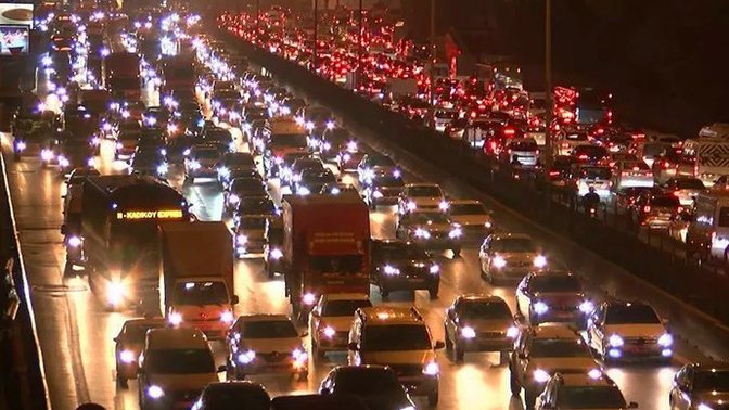 Tam kapanma göçü sürüyor. Siz tam kapanmayı evinizde mi geçireceksiniz, yoksa şehir değiştirdiniz mi?