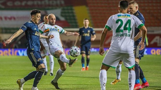 Alanyaspor 0 - Fenerbahçe 0! Fenerbahçe şampiyonluk yarışında ağır yara aldı! Maçı nasıl buldunuz?