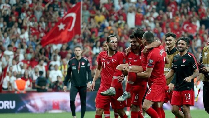 Türkiye milli takımımızın hangi amblemi daha güzel sizce?