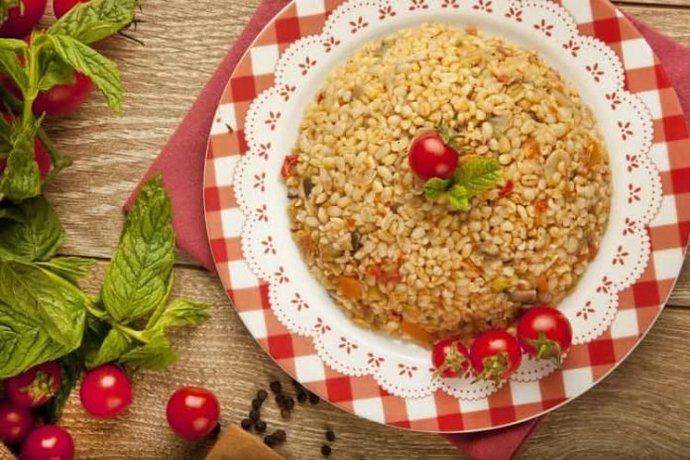 Vedat Milor soruyor: pirinç pilavı mı bulgur pilavı mı?