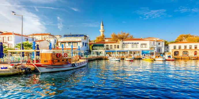 İlk kez beraber yaz tatiline gidecek olan yeni evli genç çifte tatil için Türkiye'de nereye gitmeyi önerirsiniz?