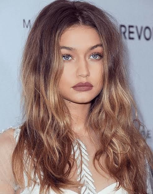 Makyajlı Gigi Hadid