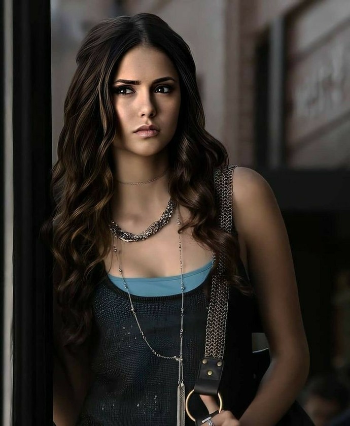 The Vampire Diaries ve The originals izlediyseniz hangisi?