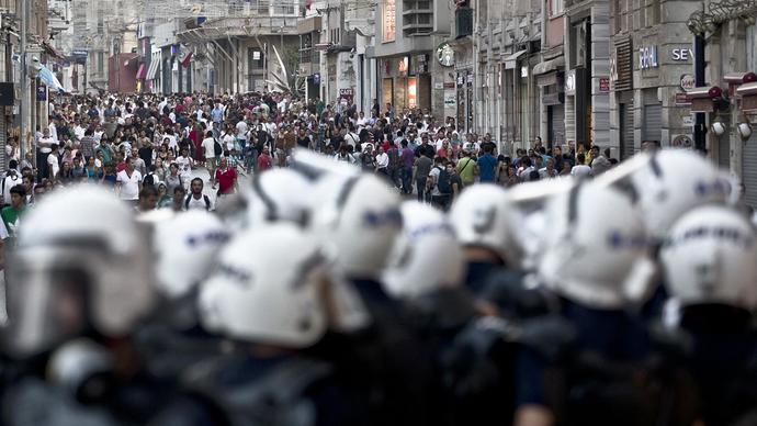 Emniyet’ten kolluğu koruma genelgesi: Polisin görüntü ve ses kaydını almak yasak! Bu karar hakkında ne düşünüyorsunuz?