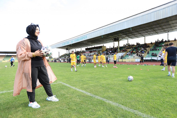 Cevher Erdem, şampiyonluk yaşayan ilk kadın başkan olarak Türk futbol tarihine geçti! Ne düşünüyorsunuz?