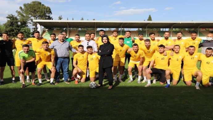 Cevher Erdem, şampiyonluk yaşayan ilk kadın başkan olarak Türk futbol tarihine geçti! Ne düşünüyorsunuz?