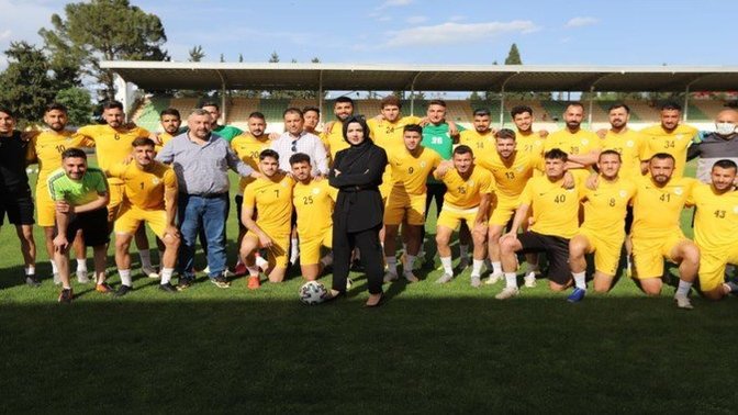 Cevher Erdem, şampiyonluk yaşayan ilk kadın başkan olarak Türk futbol tarihine geçti! Ne düşünüyorsunuz?