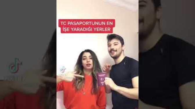 T. C. Pasaportunu alenen aşağılayan bu TikTok’erların hapse atılması sizce doğru bir karar mı?
