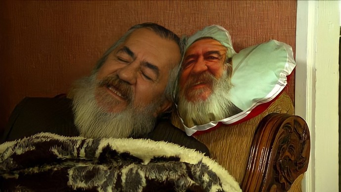 Sevgiliniz hediye olarak kendi resminin basılı olduğu kalpli yastık verse ne yapardınız?