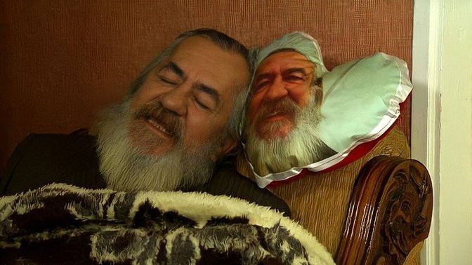 Sevgiliniz hediye olarak kendi resminin basılı olduğu kalpli yastık verse ne yapardınız?
