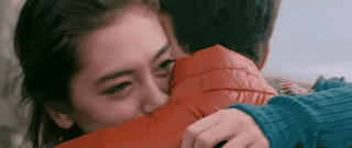Kısıtlamalar kalkınca koskocaman sarılacağınız biri var mı?