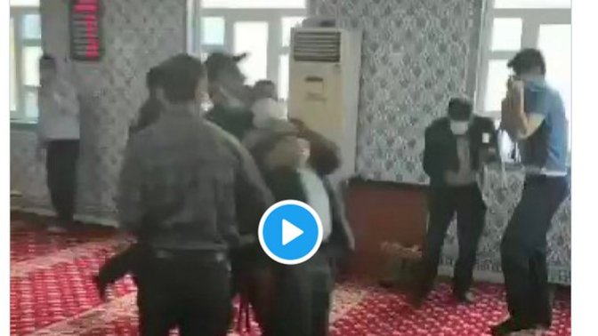Camiye polis basıp biber gazı sıkılması doğru mu?