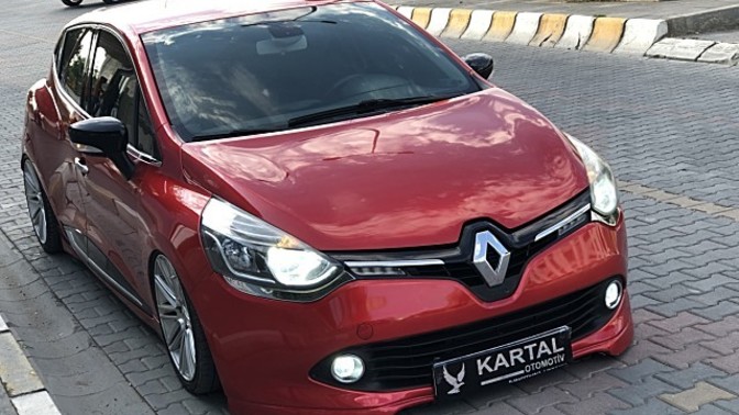 Clio 4 kırmızı model araba sizce nasıl bir araba?
