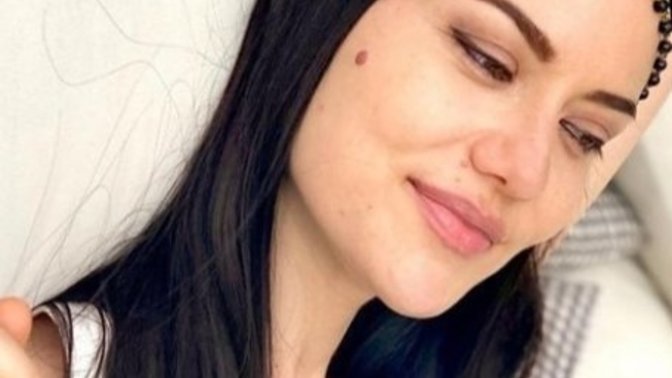 Fahriye Evcen'in makyajsız hali nasıl sizce?