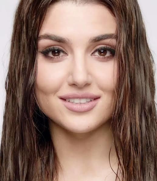 Hande Erçel ile Banu Alkan’ın gençliği benziyor mu?