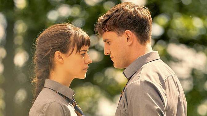 Dizi izlerken romantik sahneleri izlemeye utanıyorum, neden?