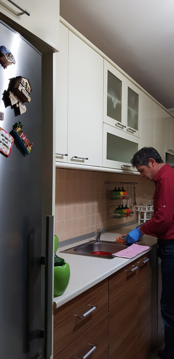 Evde ev işlerinde eşine yardım eden erkek kılıbık mıdır?