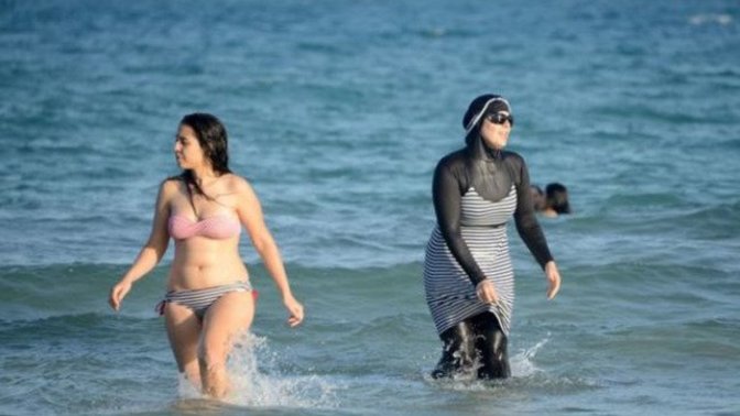 Gözünü bikinili kadınlardan ayırmayan sevgilim bana haşema giydirmeye çalışıyor. Sizce ne yapmalıyım?