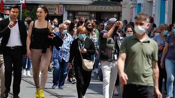 Türk halkı evlerindeyken, meydan turistlere kaldı! Türkiyenin komünist rejimlerden ne farkı kaldı?