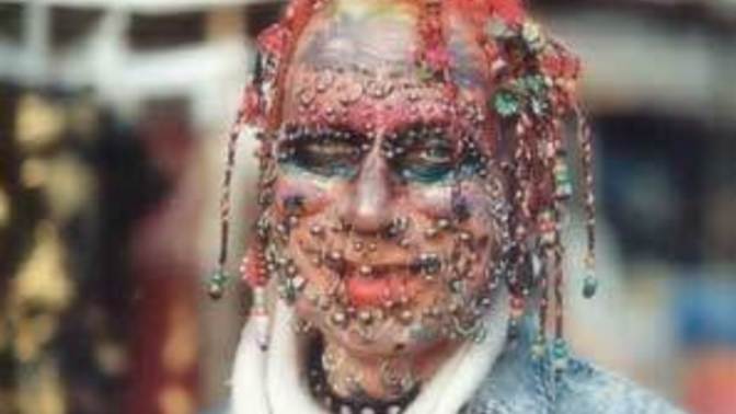 Özel bölge piercingi itici midir?
